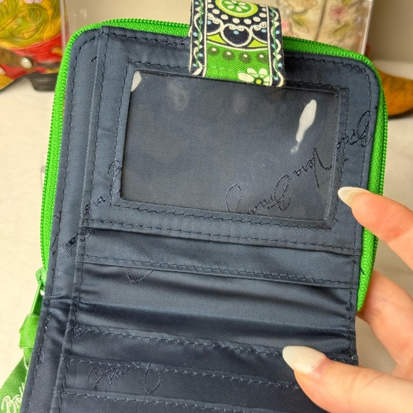 NWOT Vera Bradley Cupcake Green Mini Zip Wallet Retired 4” X 4” Pocket Wallet - Picture 4 of 6
